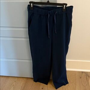 Lululemon Keep Moving Navy Blue Cropped 7/8 Pants - size 6